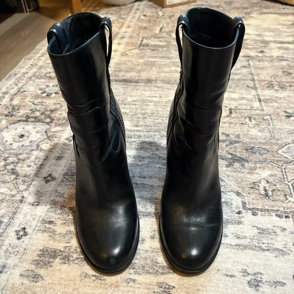 Kate spade baise black Leather heeled boots size 8